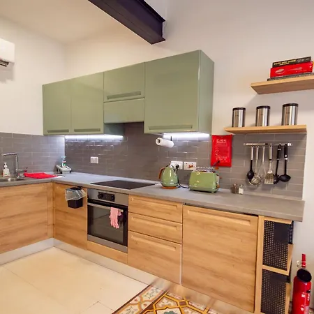 Stylish & Elegant Traditional House With Sun Terrace Tell1-1 Tatil Evi Birgu