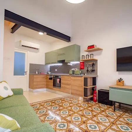 Tatil Evi Stylish & Elegant Traditional House With Sun Terrace Tell1-1 *