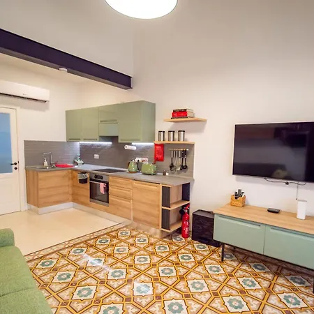Stylish & Elegant Traditional House With Sun Terrace Tell1-1