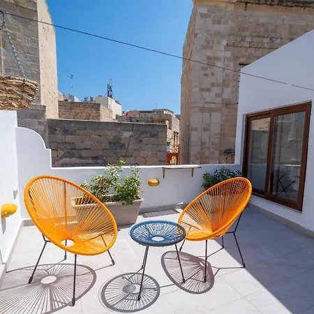 Stylish & Elegant Traditional House With Sun Terrace Tell1-1 *