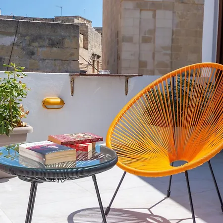 Stylish & Elegant Traditional House With Sun Terrace Tell1-1