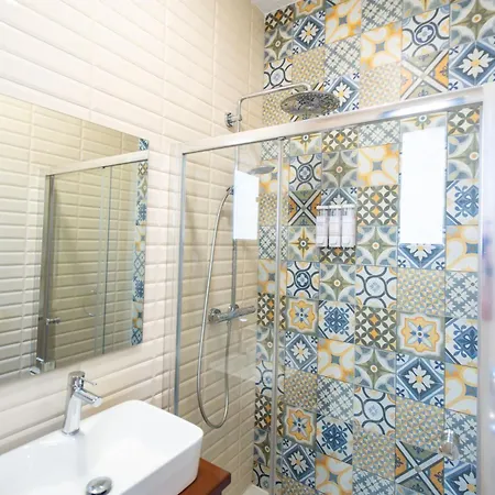 Stylish & Elegant Traditional House With Sun Terrace Tell1-1 *