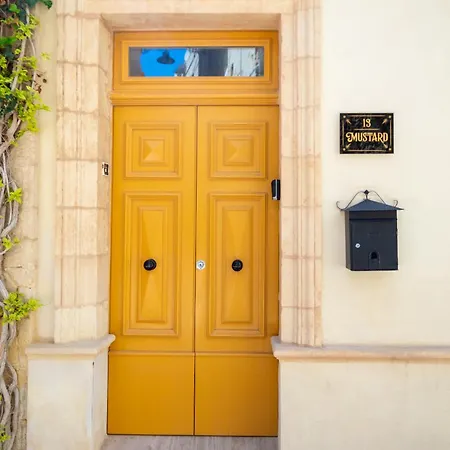 Stylish & Elegant Traditional House With Sun Terrace Tell1-1 Tatil Evi