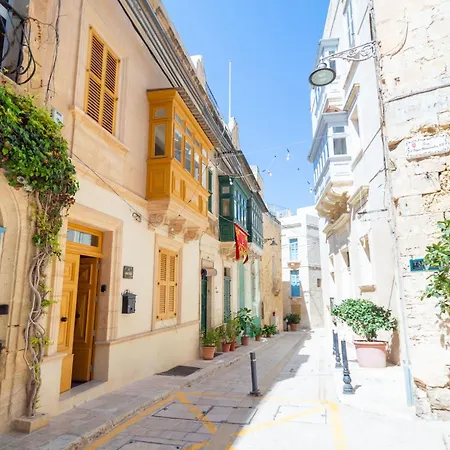 Tatil Evi Stylish & Elegant Traditional House With Sun Terrace Tell1-1