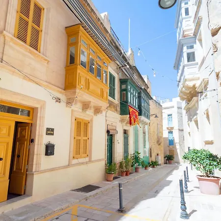 Stylish & Elegant Traditional House With Sun Terrace Tell1-1