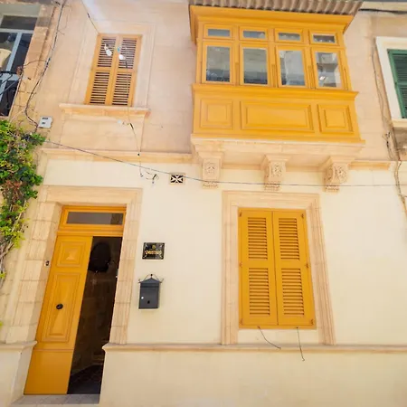 Stylish & Elegant Traditional House With Sun Terrace Tell1-1 Tatil Evi